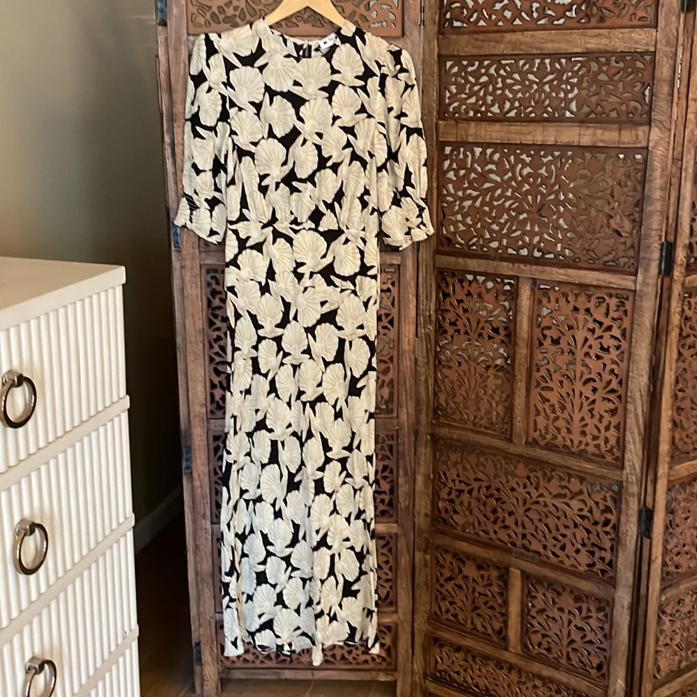 RIXO Black and Cream Leaf Print Midi Dress - Picture 6 of 7
